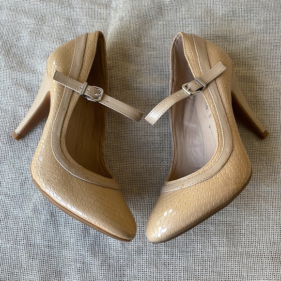 Mary Jane Nude Patent Leather Heels Size 6 1/2 M - Picture 5 of 12